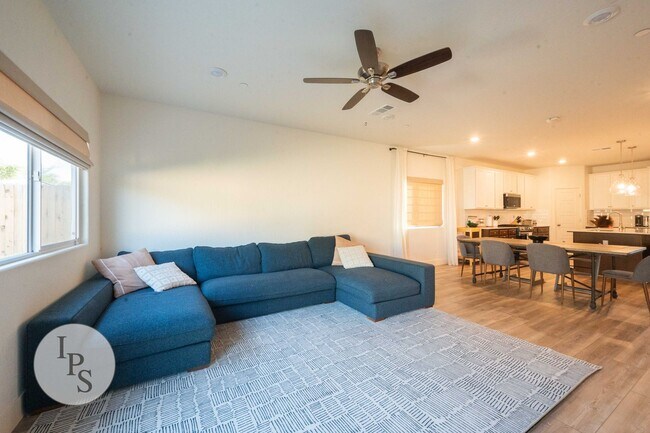 Building Photo - Madera Riverstone Home, 3BR/2BA, SOLAR, Community Pool, New Elementary School in Community!
