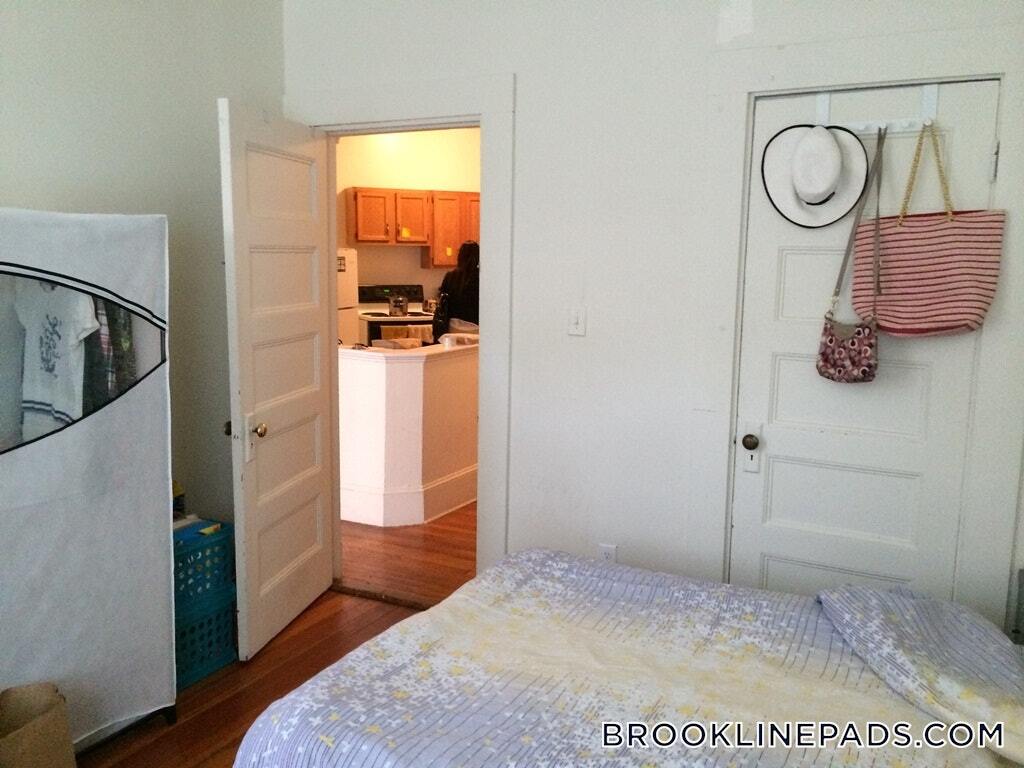 Building Photo - 1589 Beacon St