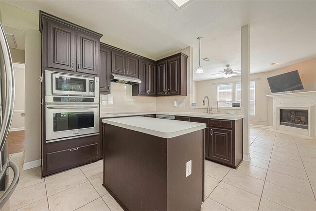 Building Photo - 1618 Savannah Dr