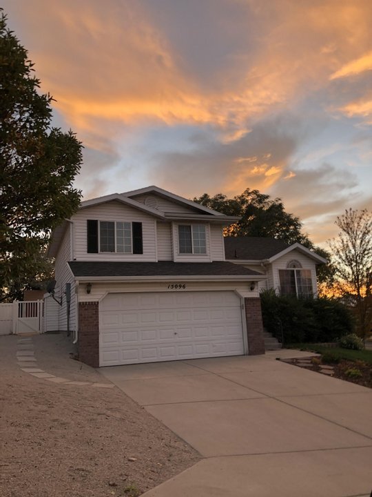 Building Photo - 15096 S Vernal Cove