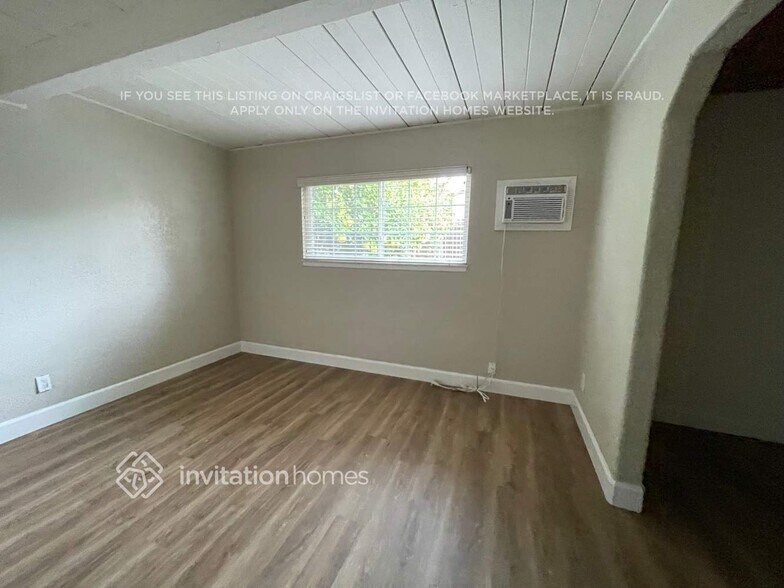 Building Photo - 2816 Glenside Dr