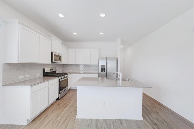 Building Photo - 323 Mineral Springs Dr