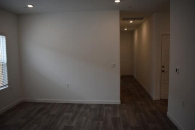 Building Photo - 4472 N San Miguel Ave