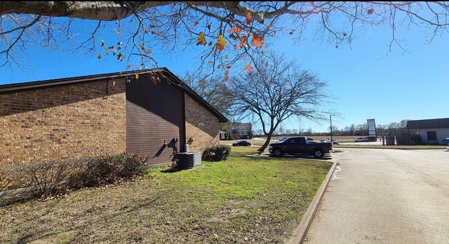 Building Photo - 1510 E Loop 304