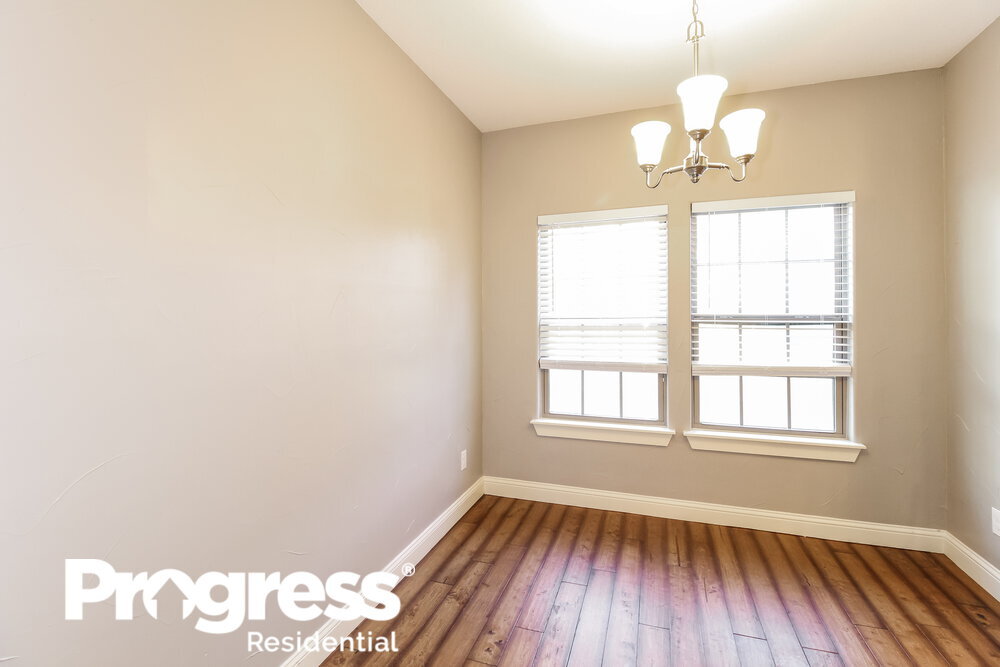 Building Photo - 1219 Saturn Dr