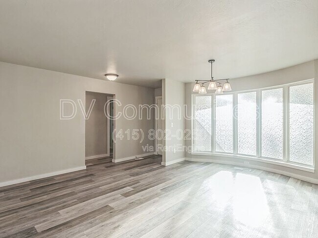 Building Photo - 3408 Oak Grove Dr
