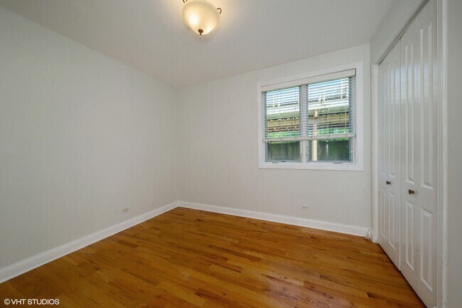 Building Photo - 4012 S Indiana Ave