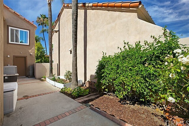 Building Photo - 23 Las Cruces