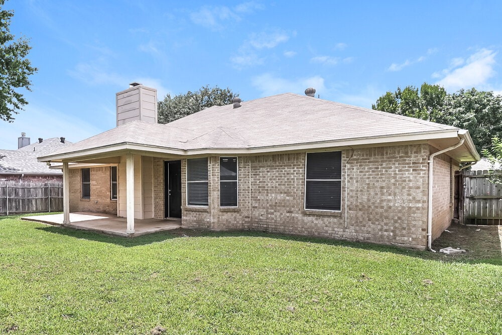 Building Photo - 900 Vicksburg Ln