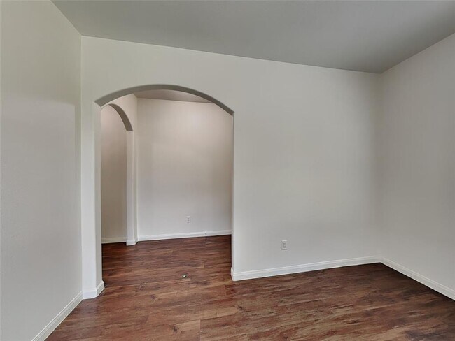 Building Photo - 2037 Vanamen Ct