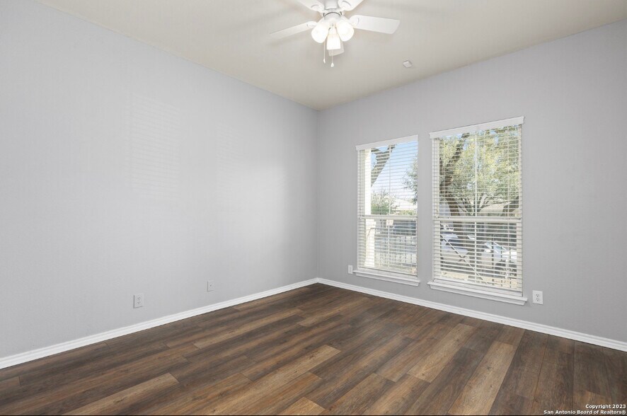 Bedroom #3 alt view - 8711 Eagle Peak