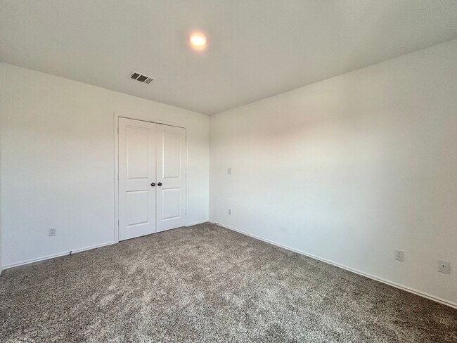 Building Photo - Spacious 4/BR 2.5/BA Two-Level Home with 3-Car Garage & Covered Deck