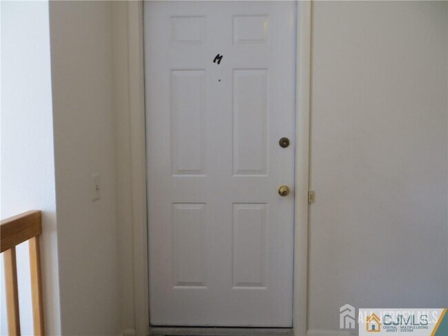 Building Photo - 631 Madison Dr