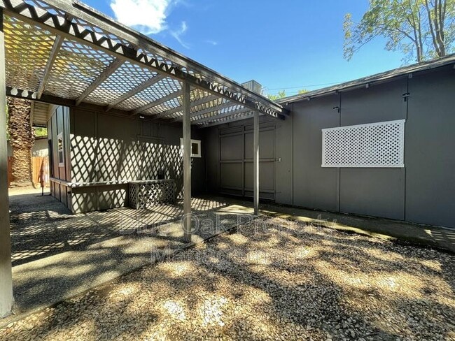 Building Photo - 2030 Humboldt Rd