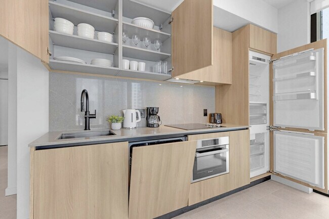 Building Photo - 501 NE 1st Ave