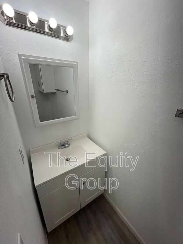 Building Photo - 70 E Yates Ave