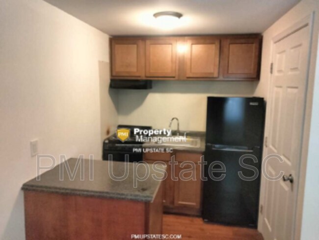 Building Photo - 201 Chandler Dr
