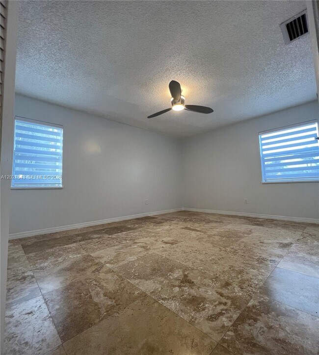 Building Photo - 15540 SW 156th Ave