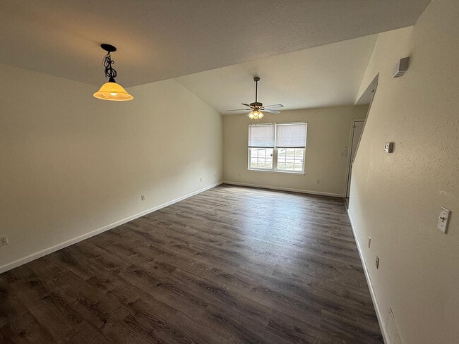 Building Photo - 1417 Raleigh Dr