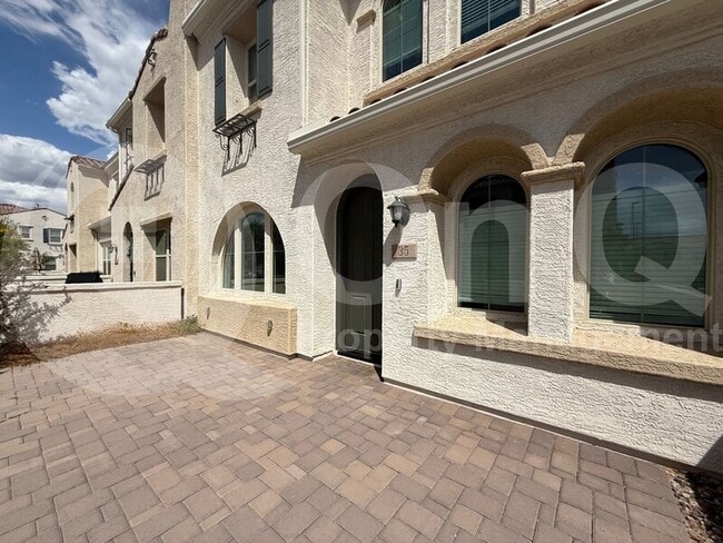 Building Photo - 4077 S Sabrina Dr