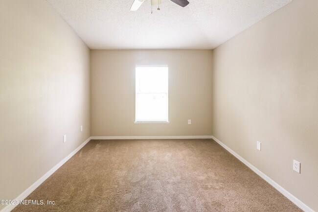Building Photo - 3214 Garden Acres Ct E