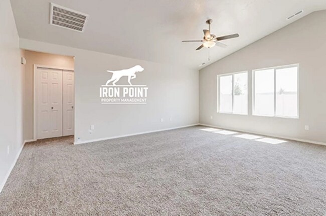 Building Photo - 1449 W Crooked River Dr
