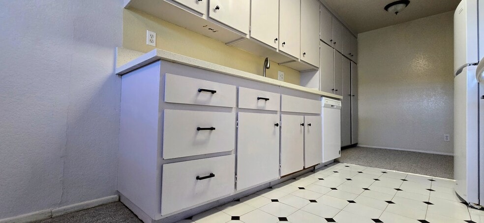 Building Photo - 277 Pleasant St