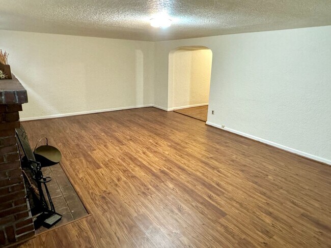 Building Photo - Alameda Neighborhood Pristine Tudor Home, Downtown Views, All The Amenities - A Must See!