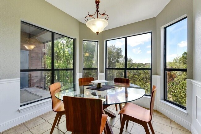 Building Photo - 4711 Spicewood Springs Rd
