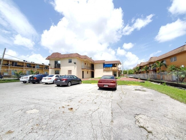 Building Photo - 1008 NW 45th Ave