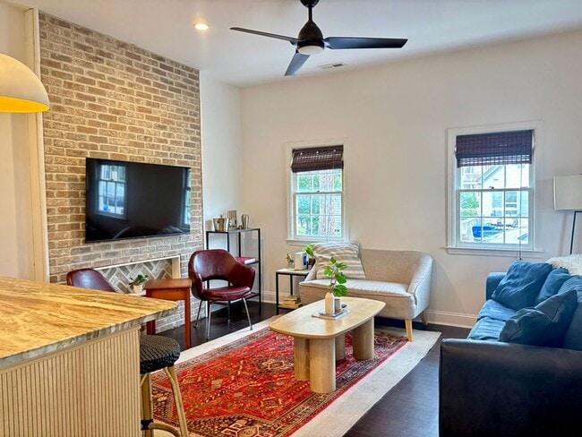 Building Photo - Available July 9th. FULLY FURNISHED 3 BR i...