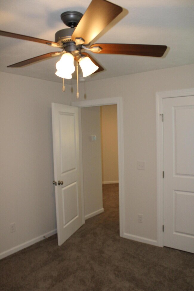 Building Photo - 846 Lillian Pk Dr