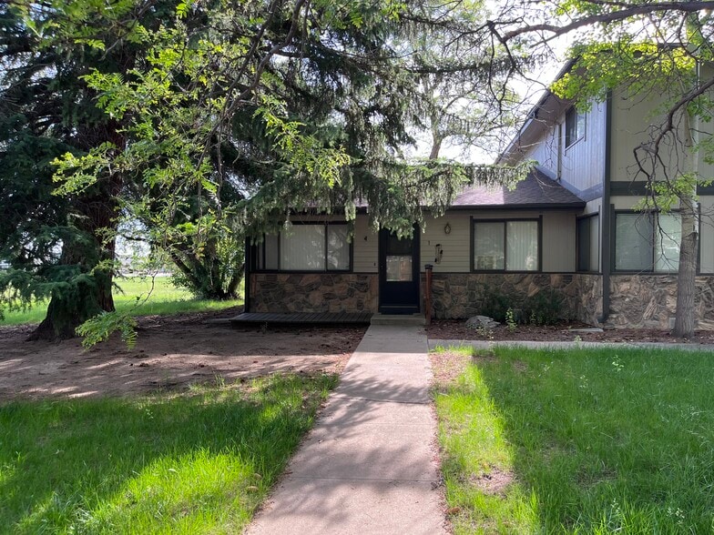 Building Photo - 2600 Parklake Ct