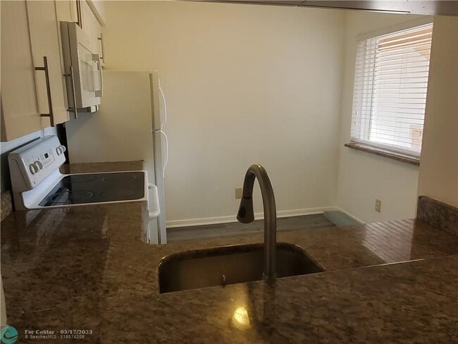 Building Photo - 724 NW 91st Terrace