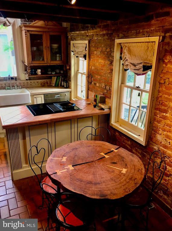 Building Photo - 30 Cornhill St