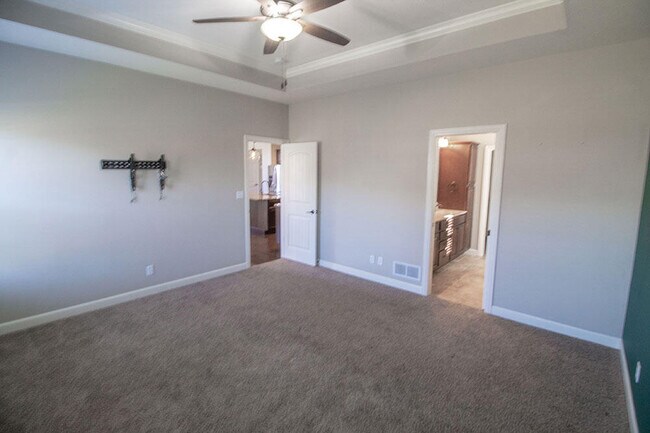 Building Photo - 7407 Pemberton Dr