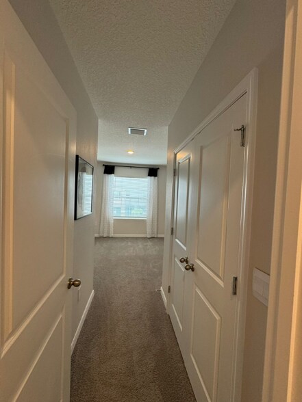 Building Photo - 33102 Major Oak Dr