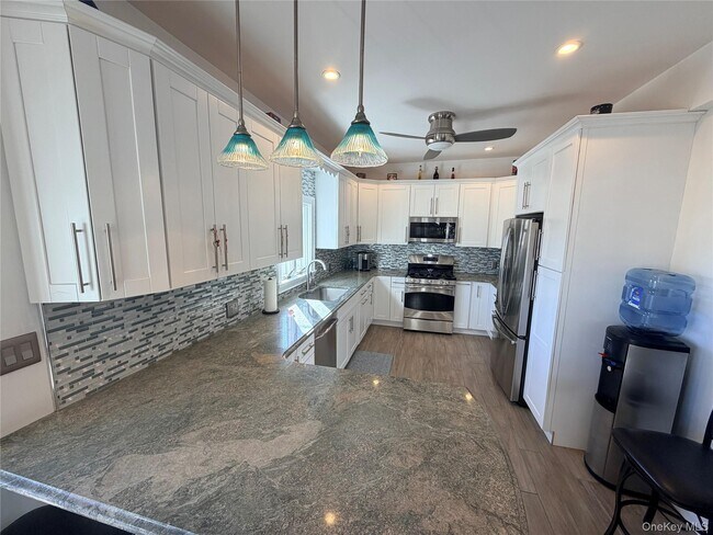 Building Photo - 65 New Hampshire St