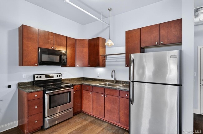 Building Photo - 23 W Main St