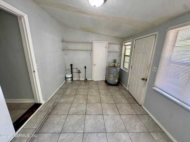 Building Photo - 3225 Liberty Cir