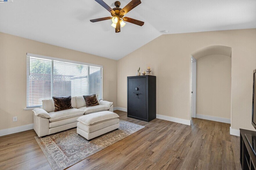 Building Photo - 1636 Green Springs Ct