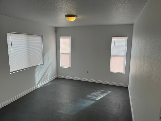 Building Photo - 1711 E 68th St