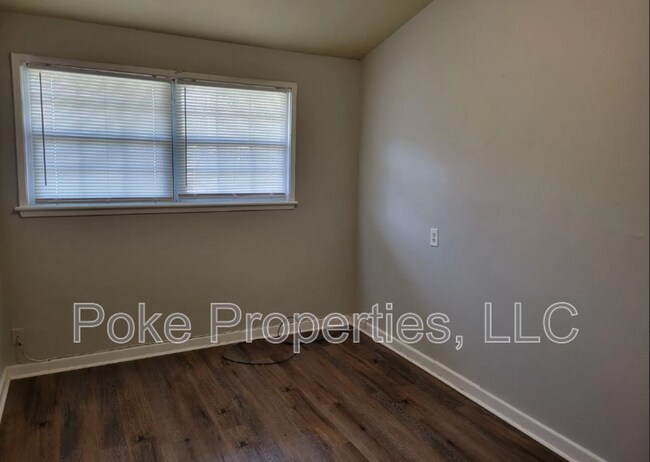 Building Photo - 874 Von Blond