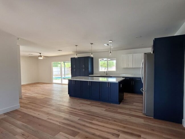 Building Photo - Stunning Completely remodeled 4-bedroom wi...
