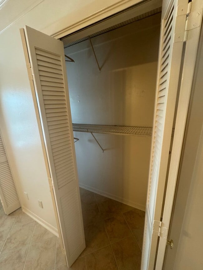 Building Photo - 6545 N Lagoon Dr