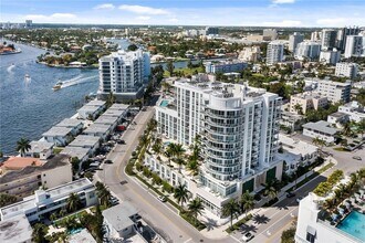 Building Photo - 401 N Birch Rd