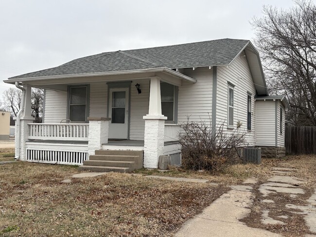 Building Photo - 1622 N Main St