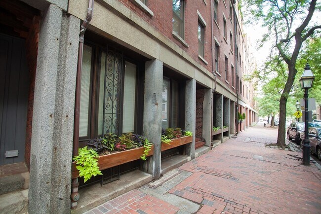 Building Photo - 146 Commercial St