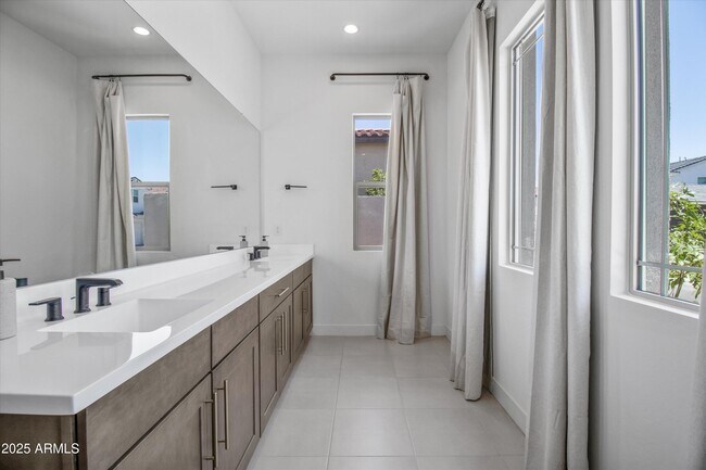 Building Photo - 17254 W Vacaville St