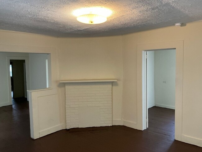 Building Photo - 821 Pearlie Bowden Dr